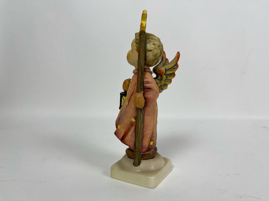 Hummel Figurine 'Christmas Song' #343 6.25H [Photo 3]