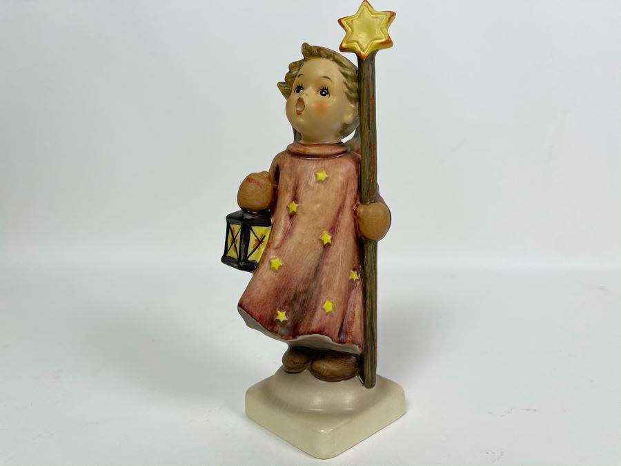 Hummel Figurine 'Christmas Song' #343 6.25H [Photo 2]