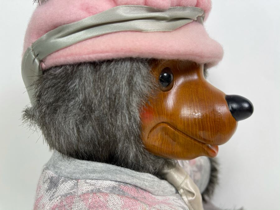 Limited Edition Robert Raikes Individually Carved Wooden Bear [Photo 6]