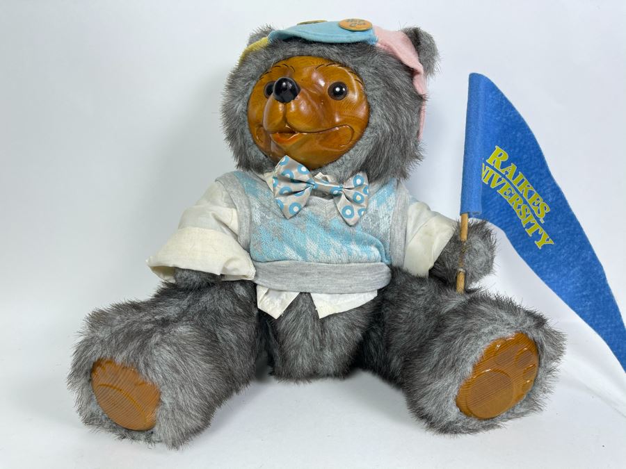 Limited Edition Robert Raikes Individually Carved Wooden Bear [Photo 1]