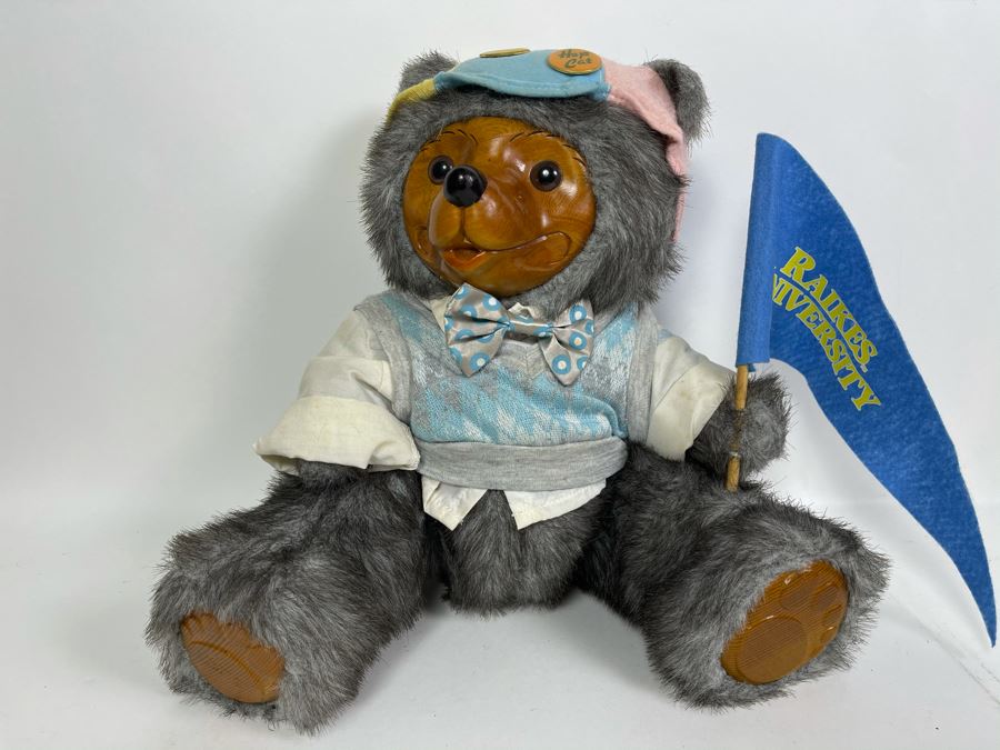 Limited Edition Robert Raikes Individually Carved Wooden Bear [Photo 2]