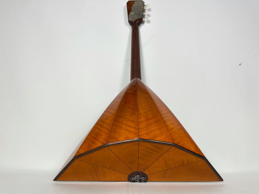 russian stringed instrument triangular body