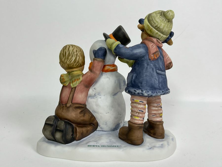 JUST ADDED - Hummel Figurine 'Crowning Touch' BH 82 5.5H [Photo 4]