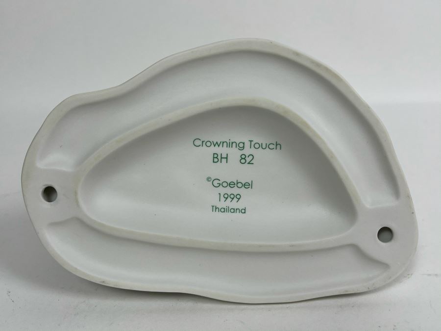 JUST ADDED - Hummel Figurine 'Crowning Touch' BH 82 5.5H [Photo 7]