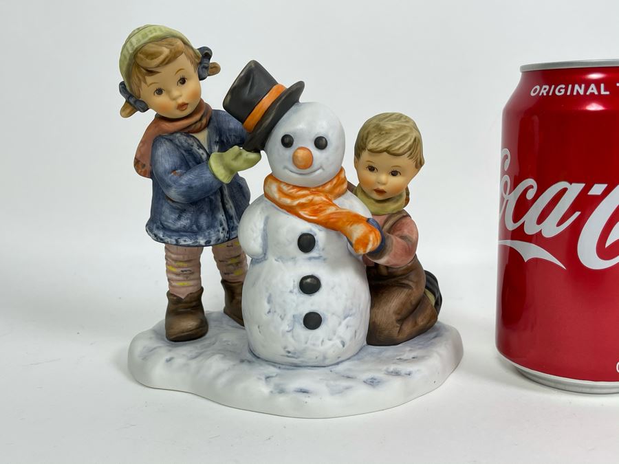 JUST ADDED - Hummel Figurine 'Crowning Touch' BH 82 5.5H [Photo 8]