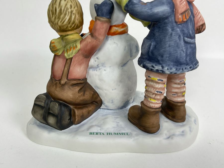 JUST ADDED - Hummel Figurine 'Crowning Touch' BH 82 5.5H [Photo 5]