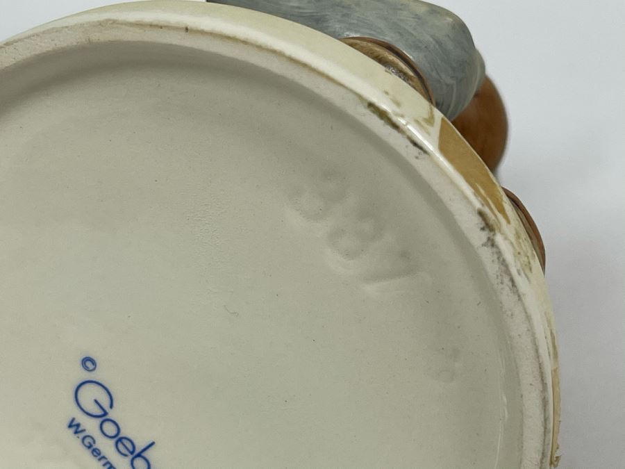 JUST ADDED - Hummel Figurine 'Cinderella' 4.75H #337 [Photo 7]