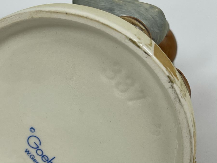 JUST ADDED - Hummel Figurine 'Cinderella' 4.75H #337 [Photo 8]