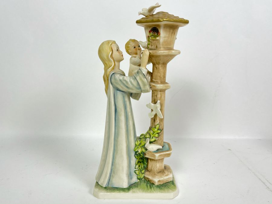 JUST ADDED - Hummel Figurine 'Madonna Of The Doves' 10.5H [Photo 2]
