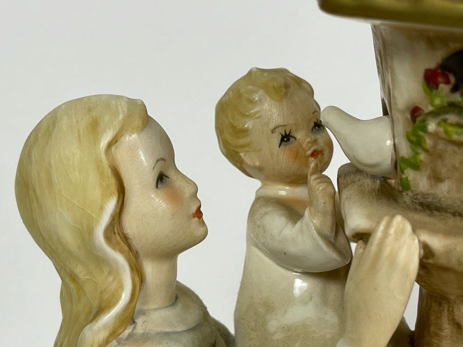 JUST ADDED - Hummel Figurine 'Madonna Of The Doves' 10.5H [Photo 4]