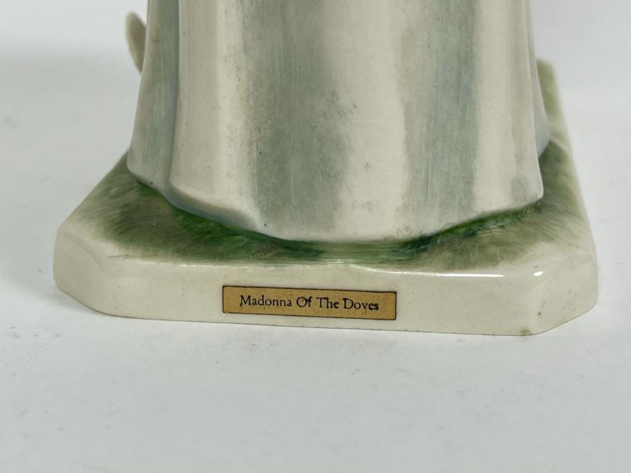 JUST ADDED - Hummel Figurine 'Madonna Of The Doves' 10.5H [Photo 8]