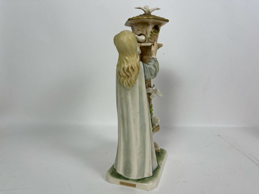 JUST ADDED - Hummel Figurine 'Madonna Of The Doves' 10.5H [Photo 7]
