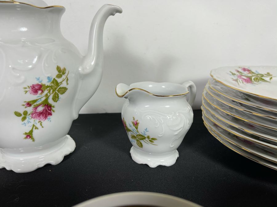 JUST ADDED - Wawel Poland China Set Gold Rim Apx Service For 8 - See Photos [Photo 7]