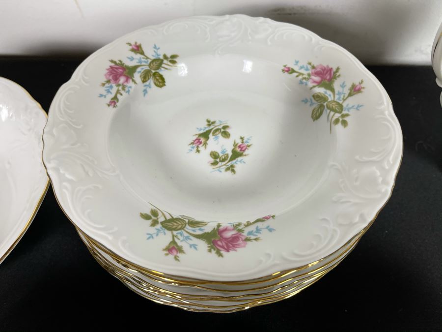 JUST ADDED - Wawel Poland China Set Gold Rim Apx Service For 8 - See Photos [Photo 16]