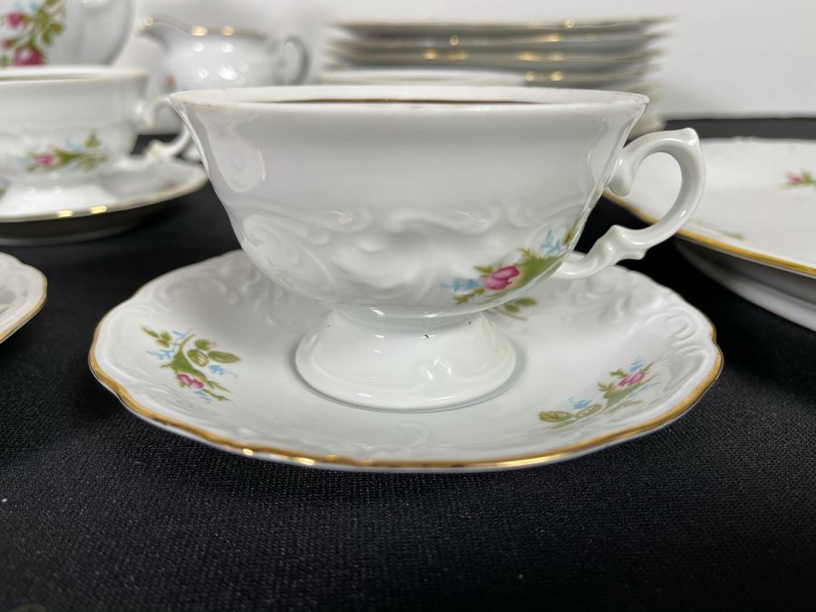 JUST ADDED - Wawel Poland China Set Gold Rim Apx Service For 8 - See Photos [Photo 12]