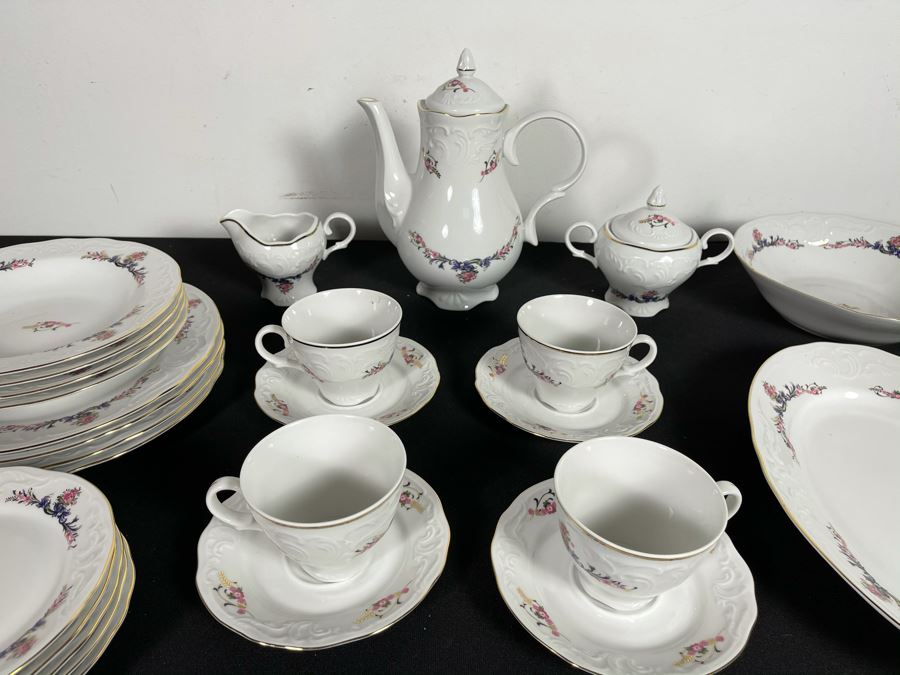 JUST ADDED - Menuet Poland Royal Vienna Collection China Set Gold Rim Apx Service For 4 - See Photos [Photo 3]