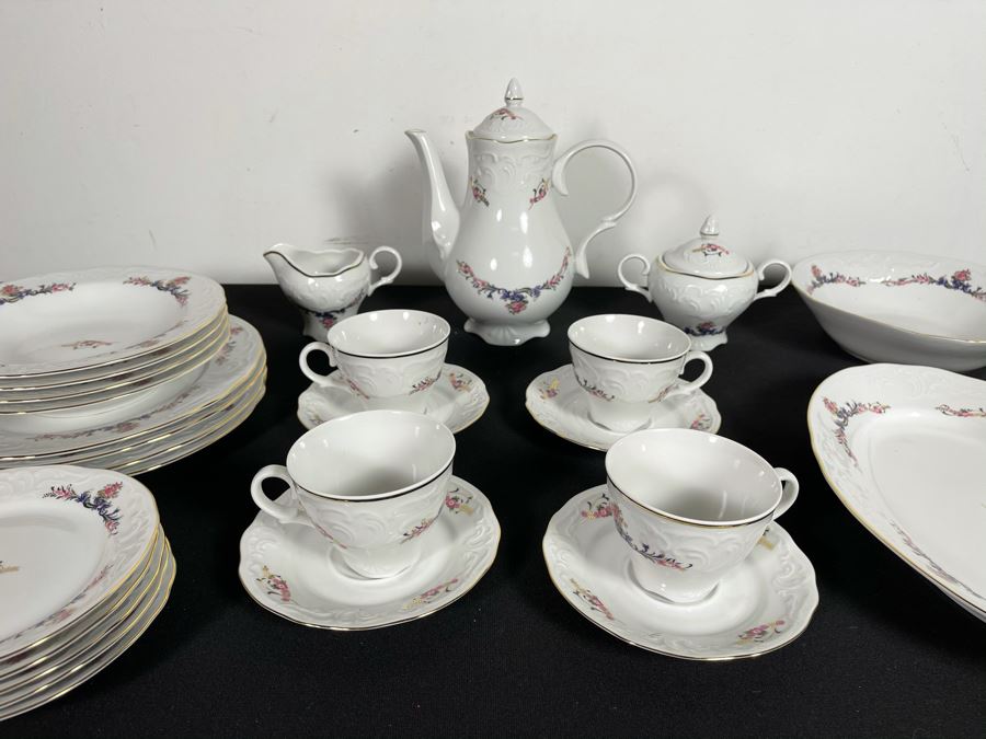 JUST ADDED - Menuet Poland Royal Vienna Collection China Set Gold Rim Apx Service For 4 - See Photos