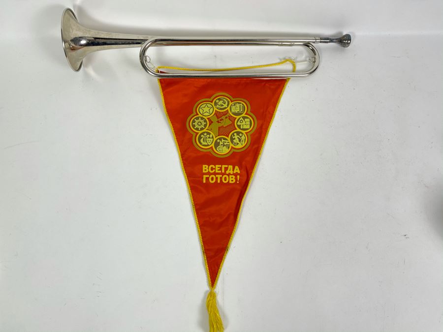 Vintage Soviet Union Russian Youth Group 'Pioneers' Trumpet With Moto Flag 22.5L [Photo 1]