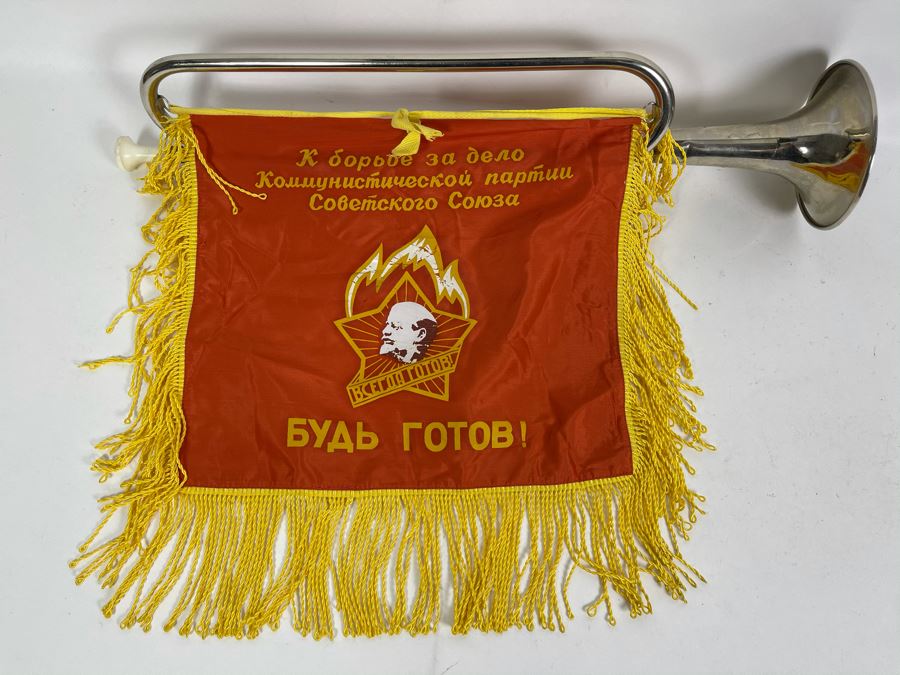 Vintage Soviet Union Russian Youth Group 'Pioneers' Trumpet With Moto Flag 21L [Photo 1]