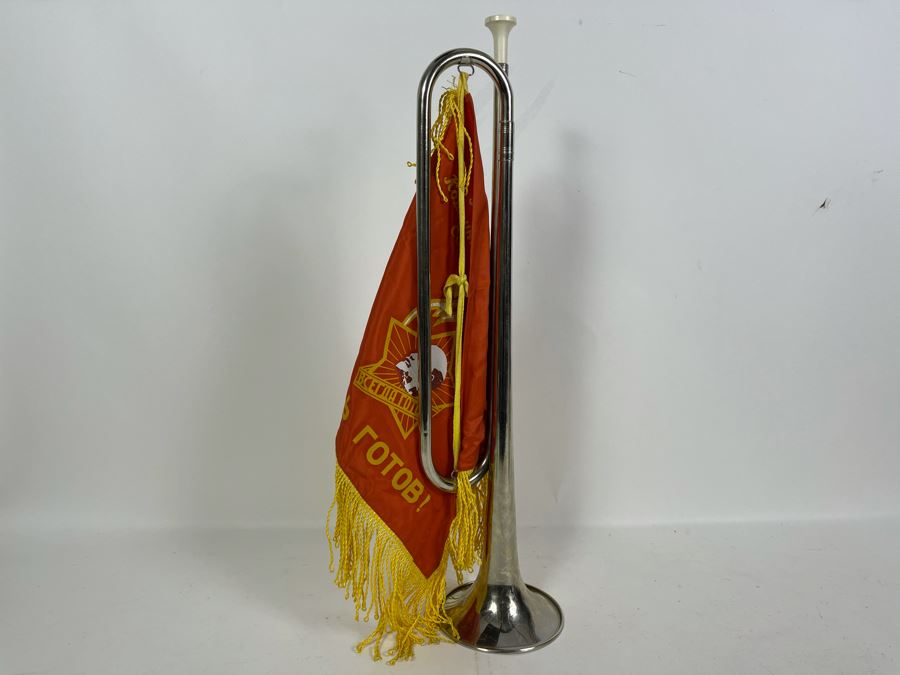 Vintage Soviet Union Russian Youth Group 'Pioneers' Trumpet With Moto Flag 21L [Photo 2]