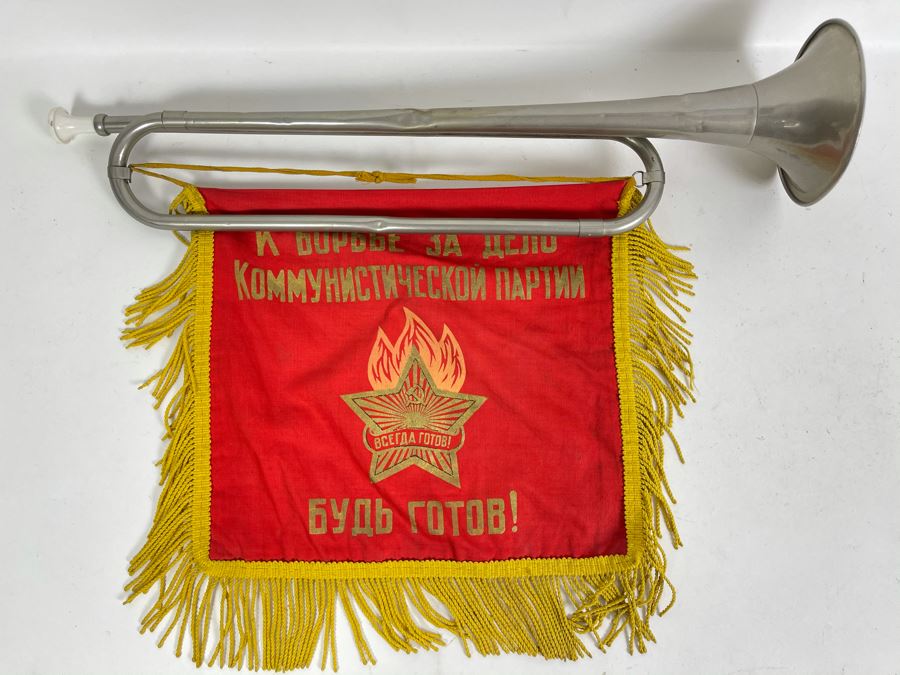 Vintage Soviet Union Russian Youth Group 'Pioneers' Trumpet With Moto Flag 21L [Photo 1]