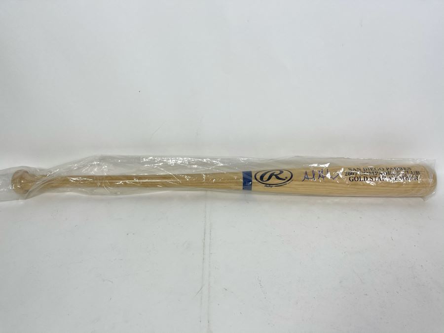 Hand Signed Adrian Gonzalez Baseball Bat From San Diego Padres 2007 Compadres Club Gold Star Member 32L [Photo 2]