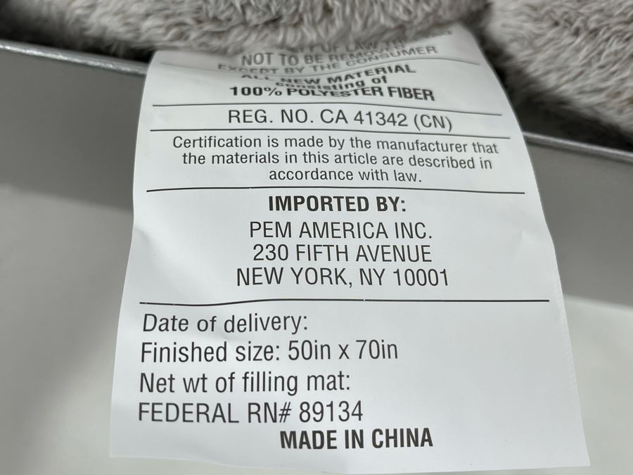 (3) New Nordstrom Frosted Faux Fur Blankets In Gift Boxes 50 X 70 [Photo 7]