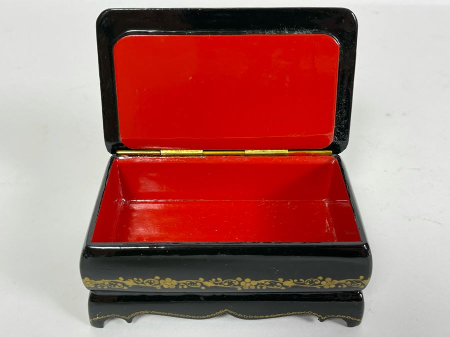 Handpainted Signed Russian Palekh Lacquer Box 4.25W X 2.5D X 1.75H [Photo 7]
