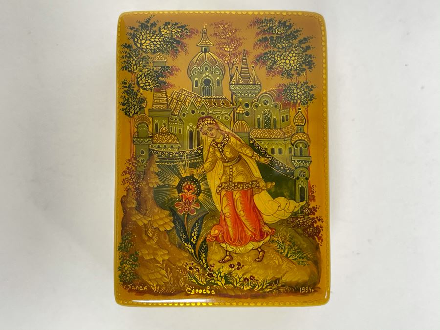 Handpainted Signed Russian Palekh Lacquer Box 2.5W X 1.75D X 1H