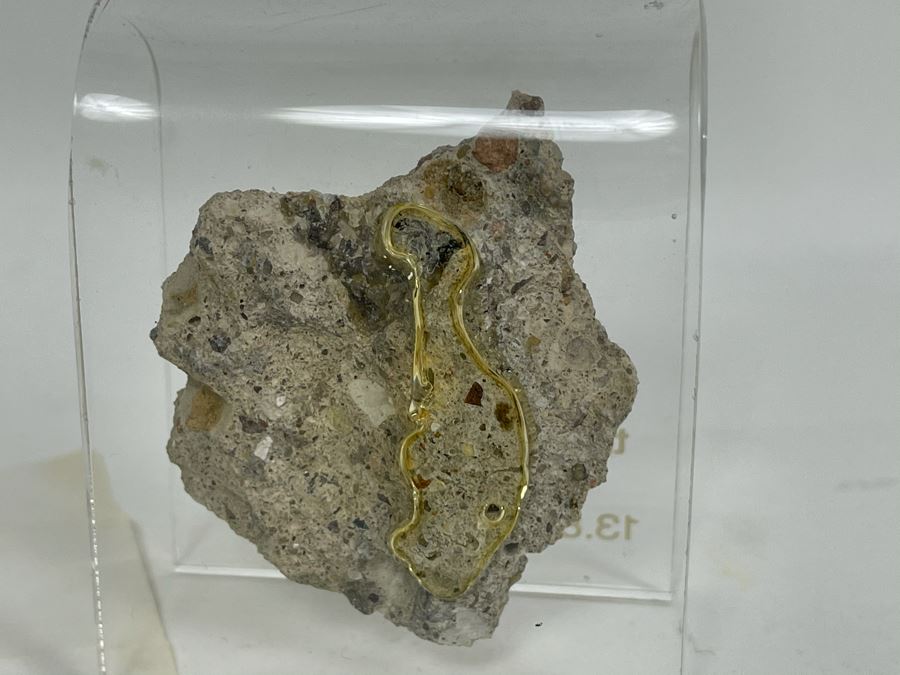 JUST ADDED - Historic Piece Of The Cold War Era Berlin Wall [Photo 8]