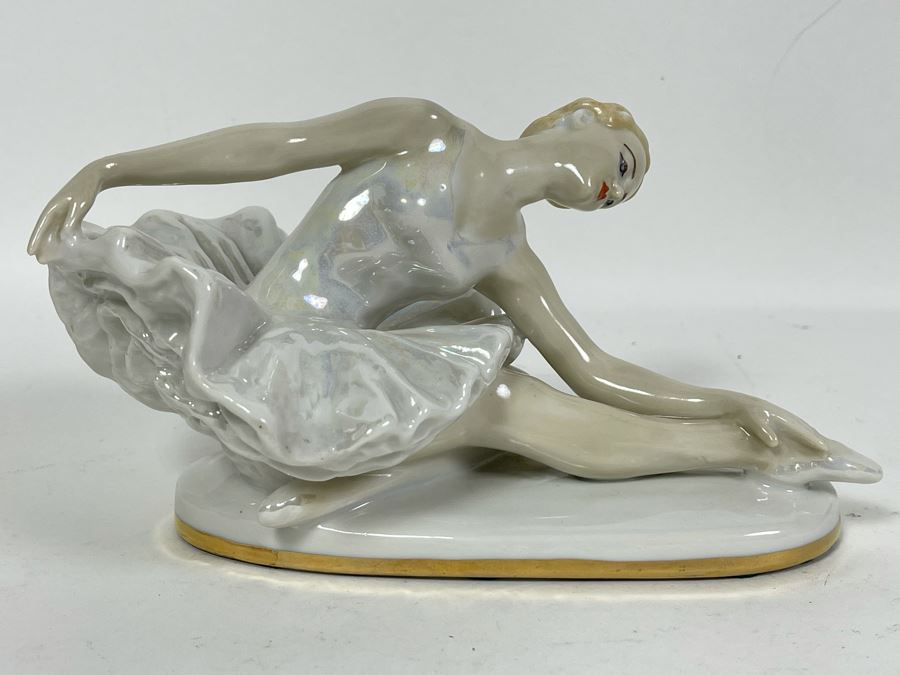 Vintage Russian Ballerina Figurine 7.5W X 4.5D X 3.5H [Photo 1]