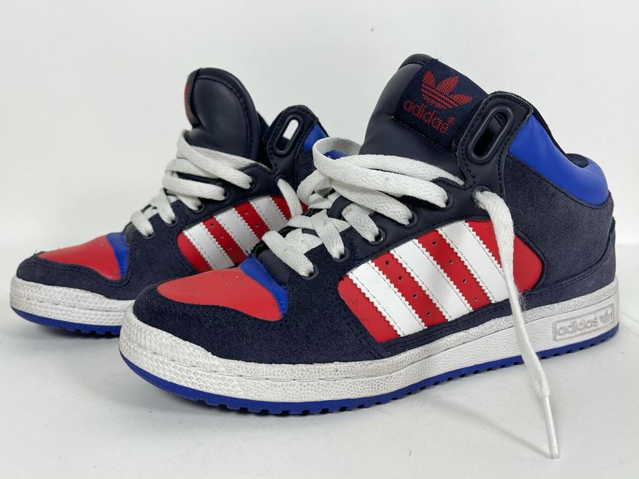 New Ladies Adidas Sneakers Size 7 [Photo 2]
