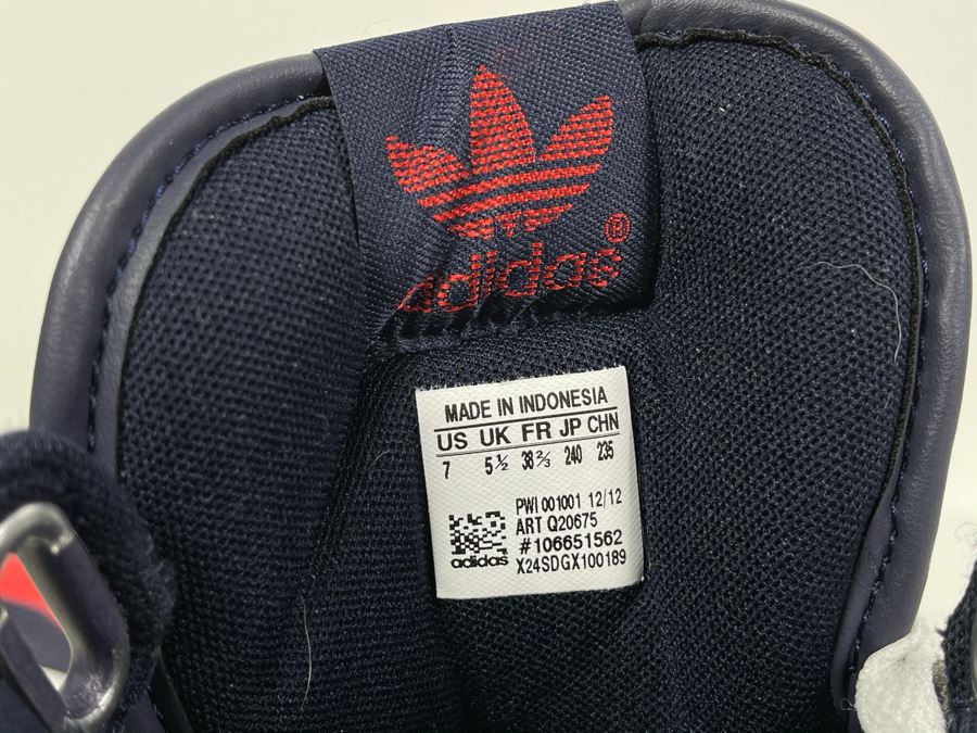 New Ladies Adidas Sneakers Size 7 [Photo 4]