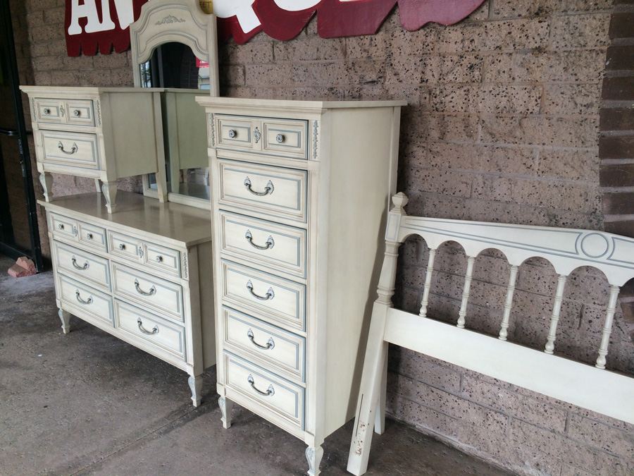 5 Piece Dixie Bedroom Set - (2) Dressers, Mirror, Headboard and Nightstand [Photo 8]