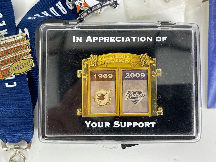 Collection Of San Diego Padres Pins [Photo 11]