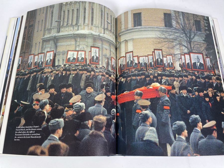 JUST ADDED - Coffee Table Book: The World Of Armand Hammer By John Bryson [Photo 10]