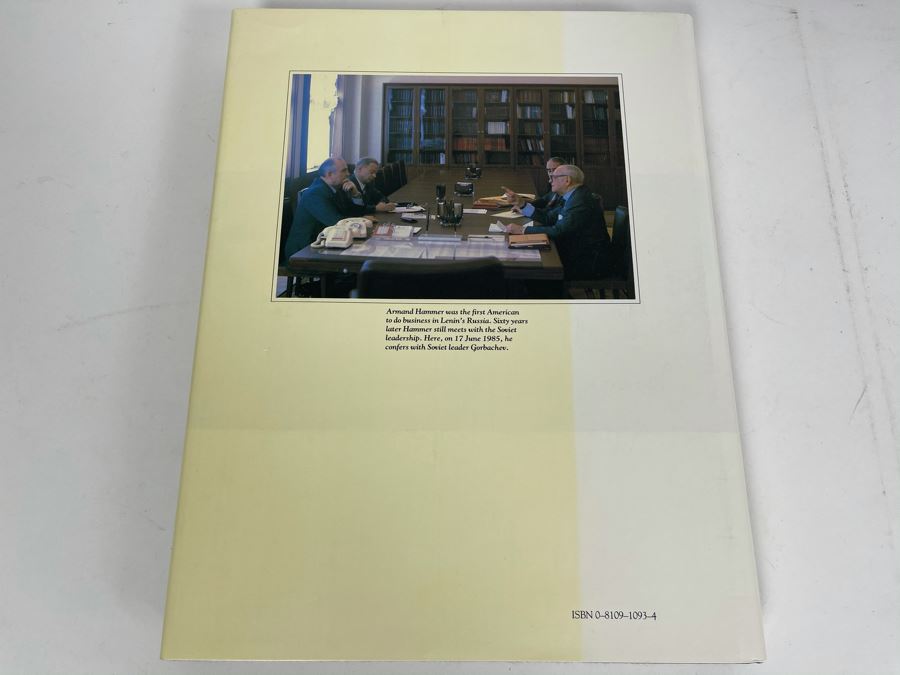 JUST ADDED - Coffee Table Book: The World Of Armand Hammer By John Bryson [Photo 3]