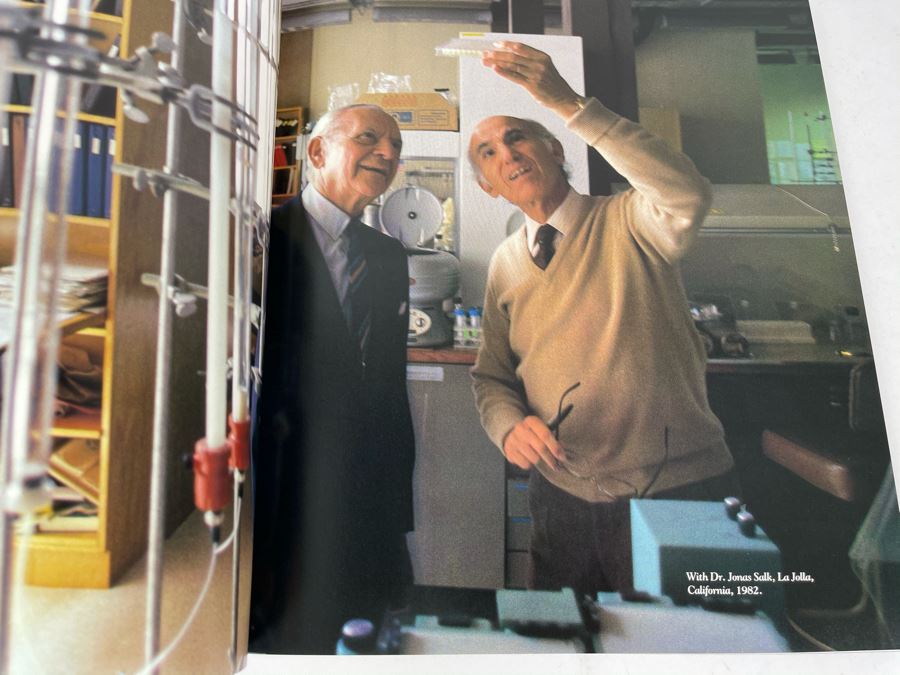 JUST ADDED - Coffee Table Book: The World Of Armand Hammer By John Bryson [Photo 6]