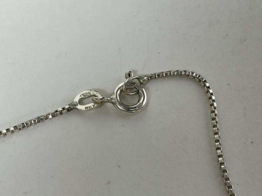 Sterling Silver 16' Chain Necklace With Sterling Silver Pendant 3.9g