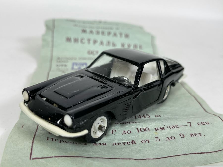 Soviet Union Diecast Car [Photo 3]