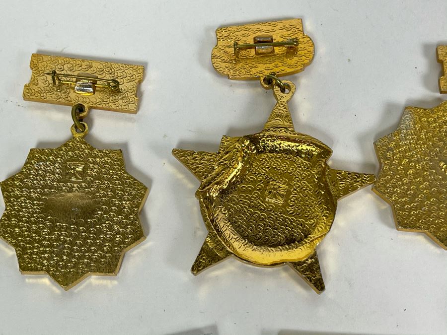 Collection Of Vintage Soviet Union USSR Pins And Military Medals [Photo 15]