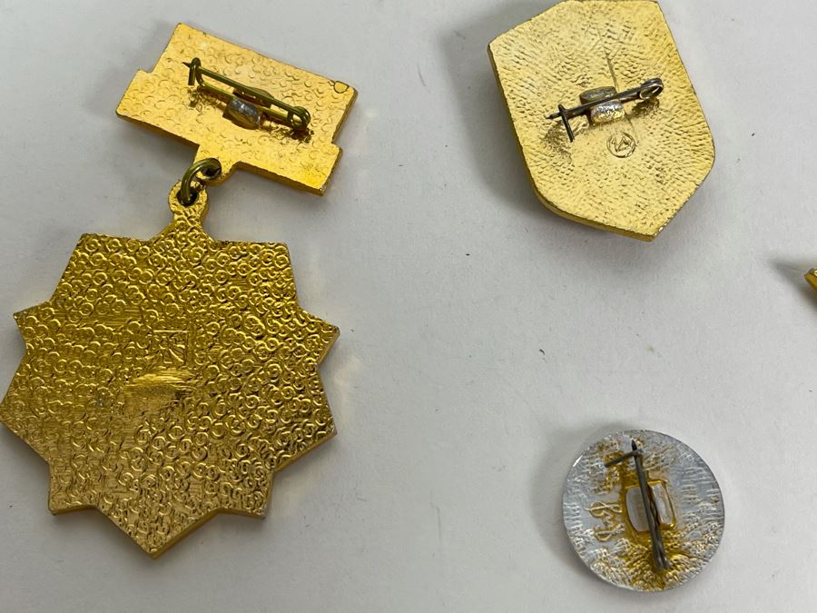 Collection Of Vintage Soviet Union USSR Pins And Military Medals [Photo 11]
