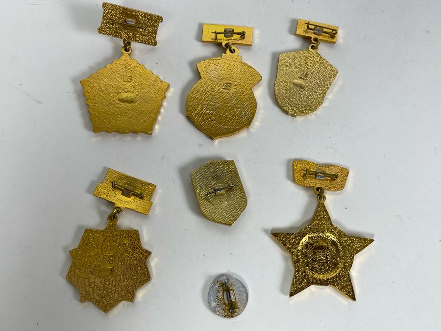 Collection Of Vintage Soviet Union USSR Pins And Military Medals [Photo 9]