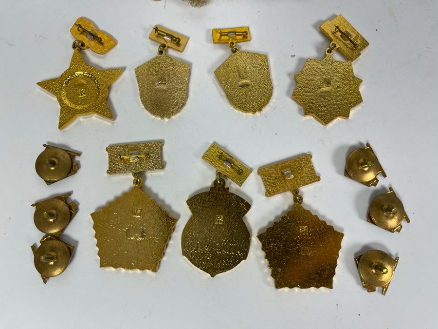 Collection Of Vintage Soviet Union USSR Pins And Military Medals [Photo 9]