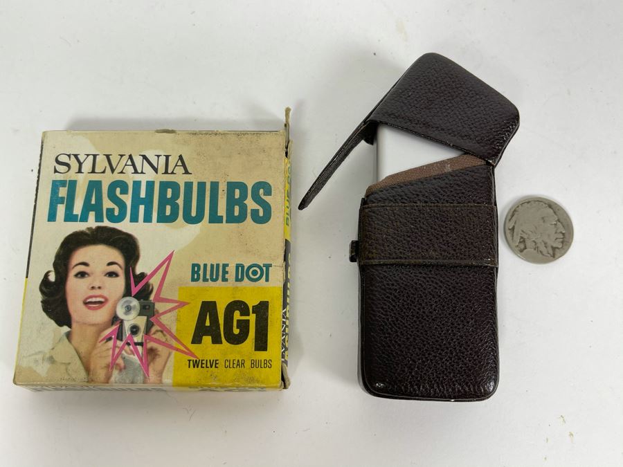 Minox Flash Gun With Case And Sylvania Flashbulbs [Photo 7]