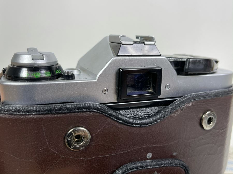 Vintage Canon AE-1 Film Camera With Additional Lens And Manuals [Photo 9]