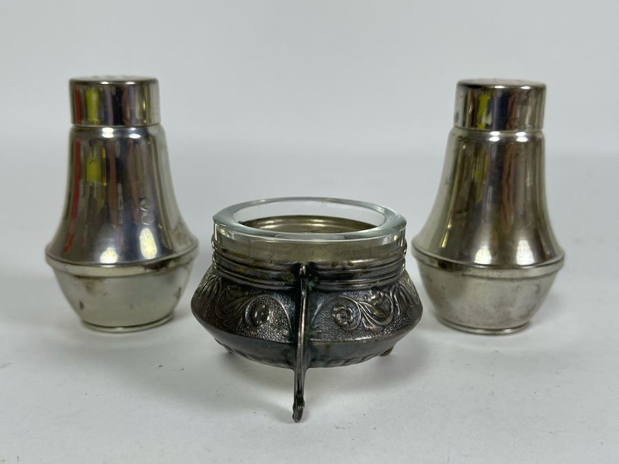 Weighted Sterling Silver Salt And Pepper Shakers And Footed Sterling Silver Salt Cellars [Photo 2]