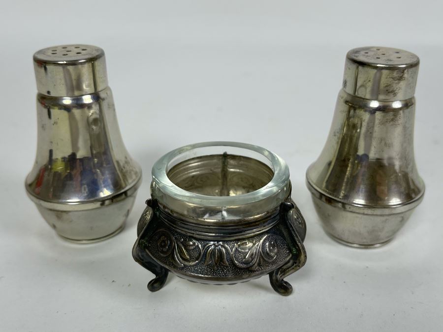 Weighted Sterling Silver Salt And Pepper Shakers And Footed Sterling Silver Salt Cellars [Photo 3]
