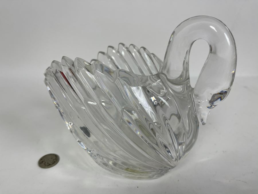 Gloria Vanderbilt Crystal Swan Vase 7W X 5.5H [Photo 7]