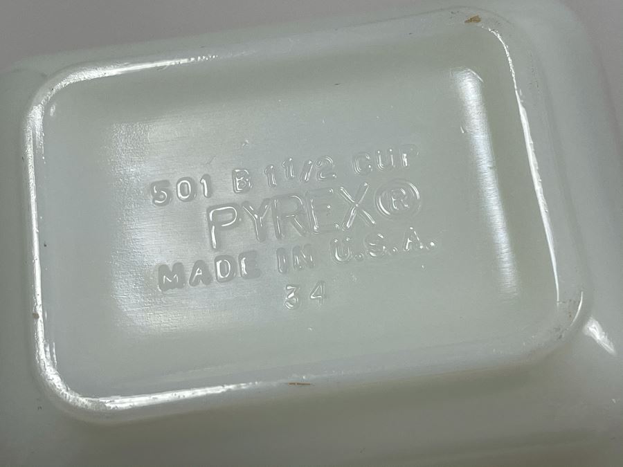 Pair Of Vintage Pyrex 501 B 1 1/2 Cups With Glass Tops [Photo 6]